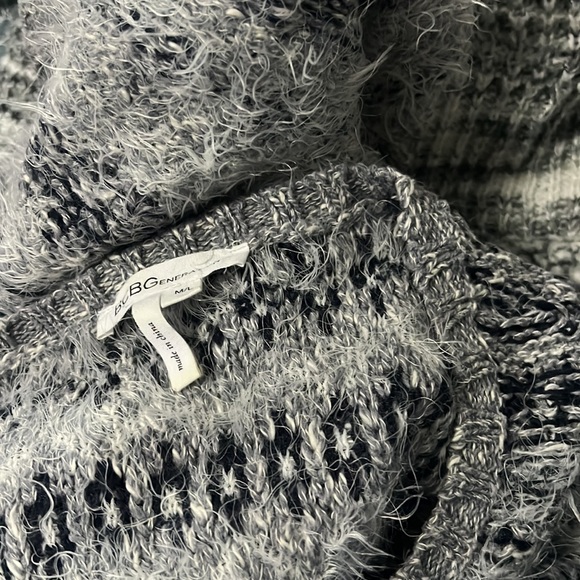 Sweater - short sleeves almost like sleeveless sweater top EUC - Picture 4 of 6